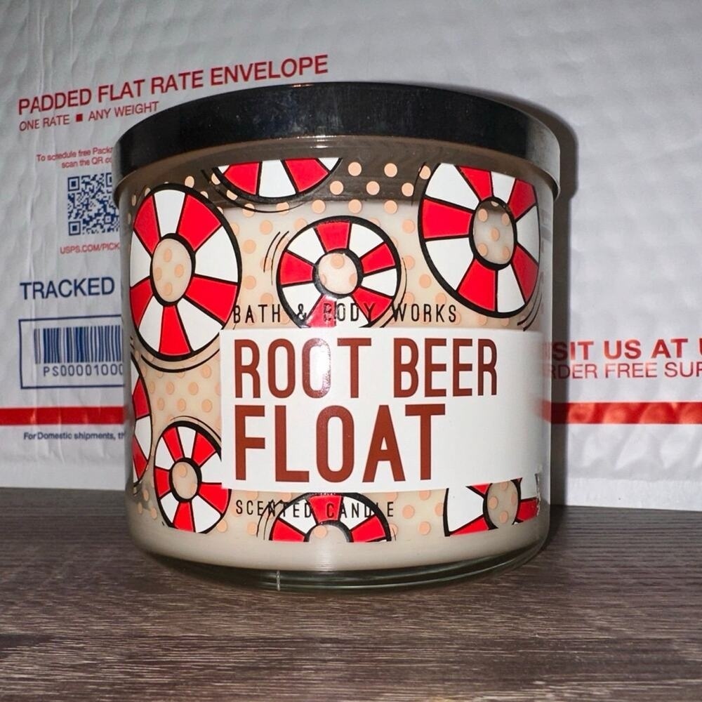 Bath and Body Works Root Beer Float‎ candle 3 wick